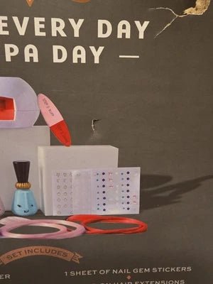 Fao Schwarz Pampered Play Day Spa Beauty 44 Pc Press On Nails -Damaged Packaging - Grown Up Kids