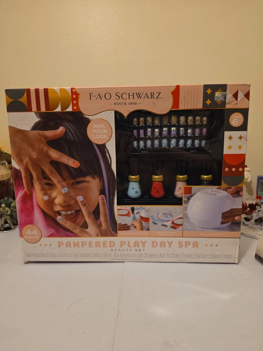 Fao Schwarz Pampered Play Day Spa Beauty 44 Pc Press On Nails -Damaged Packaging - Grown Up Kids