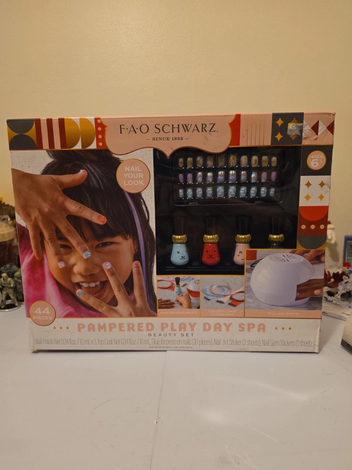 Fao Schwarz Pampered Play Day Spa Beauty 44 Pc Press On Nails -Damaged Packaging - Grown Up Kids
