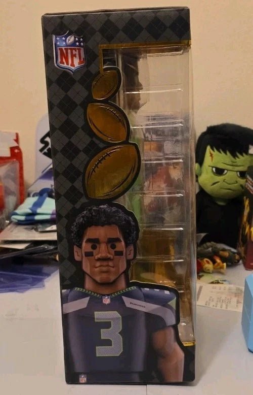 Funko Vinyl Gold 12" Jumbo Russell Wilson (Chase) Brand New, Seahawks, NFL - Grown Up Kids
