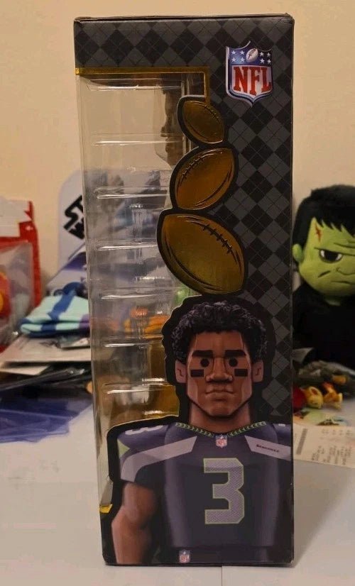 Funko Vinyl Gold 12" Jumbo Russell Wilson (Chase) Brand New, Seahawks, NFL - Grown Up Kids