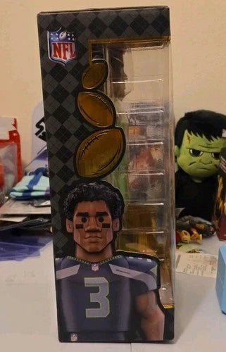 Funko Vinyl Gold 12" Jumbo Russell Wilson (Chase) Brand New, Seahawks, NFL - Grown Up Kids