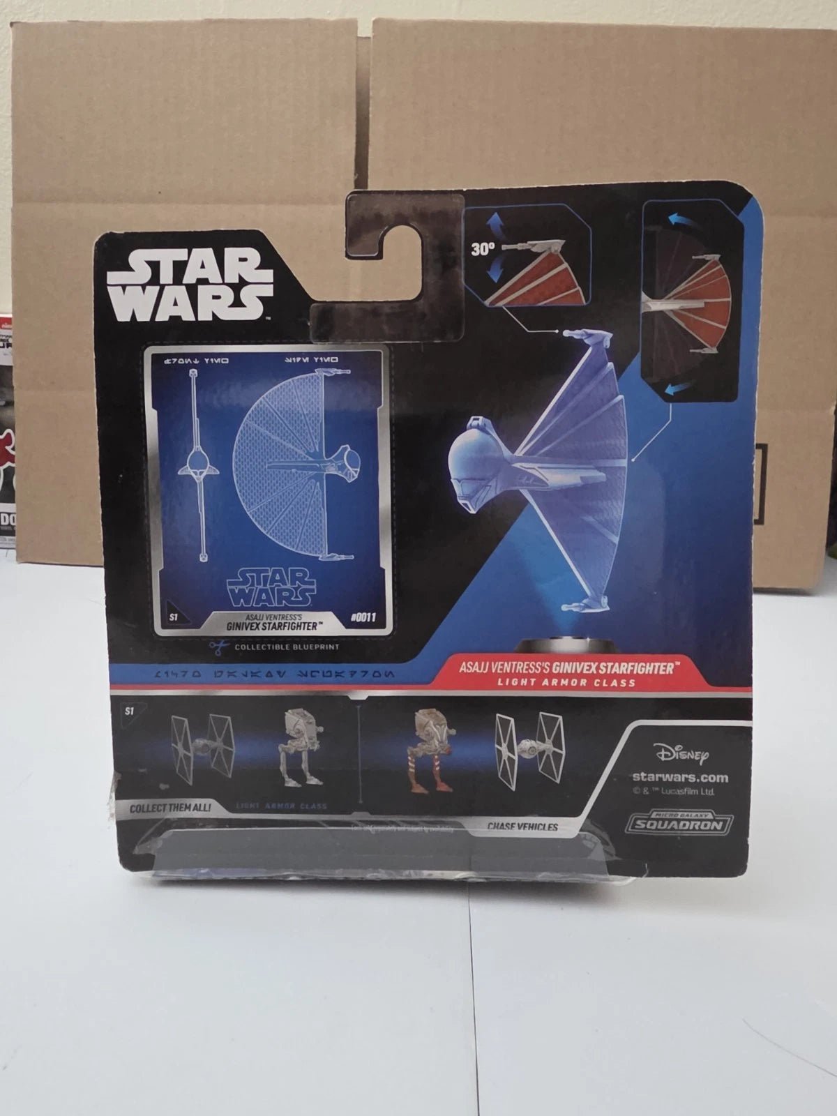 Jazwares Star Wars Micro Galaxy Squadron: Asajj Ventress Ginivex Starfighter - Grown Up Kids