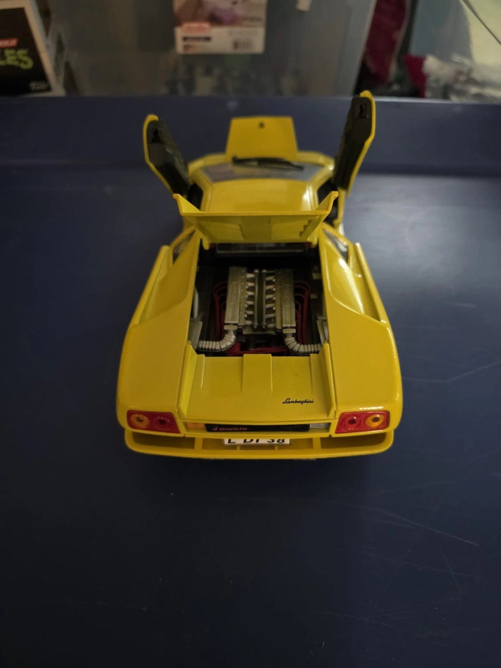 MAISTO SPECIAL EDITION 1994/1995 LAMBORGHINI SE!!! 1/18TH SCALE - Grown Up Kids