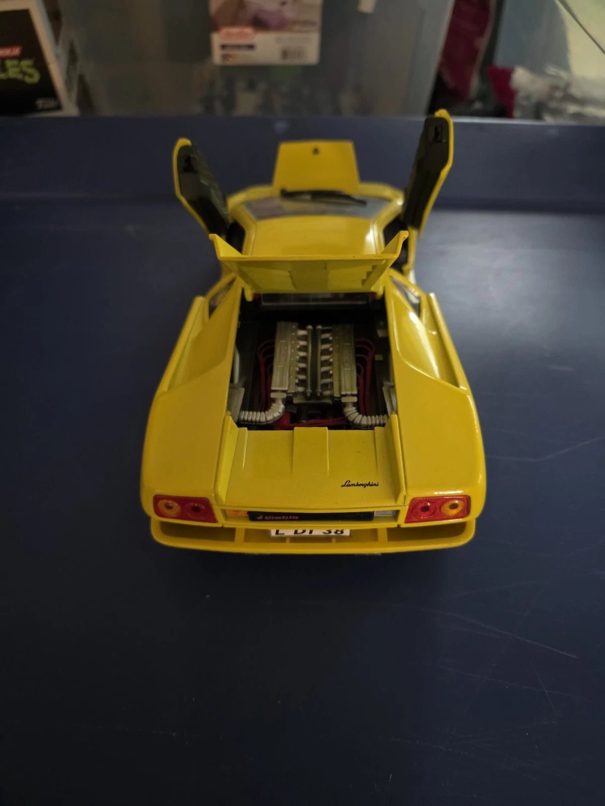 MAISTO SPECIAL EDITION 1994/1995 LAMBORGHINI SE!!! 1/18TH SCALE - Grown Up Kids
