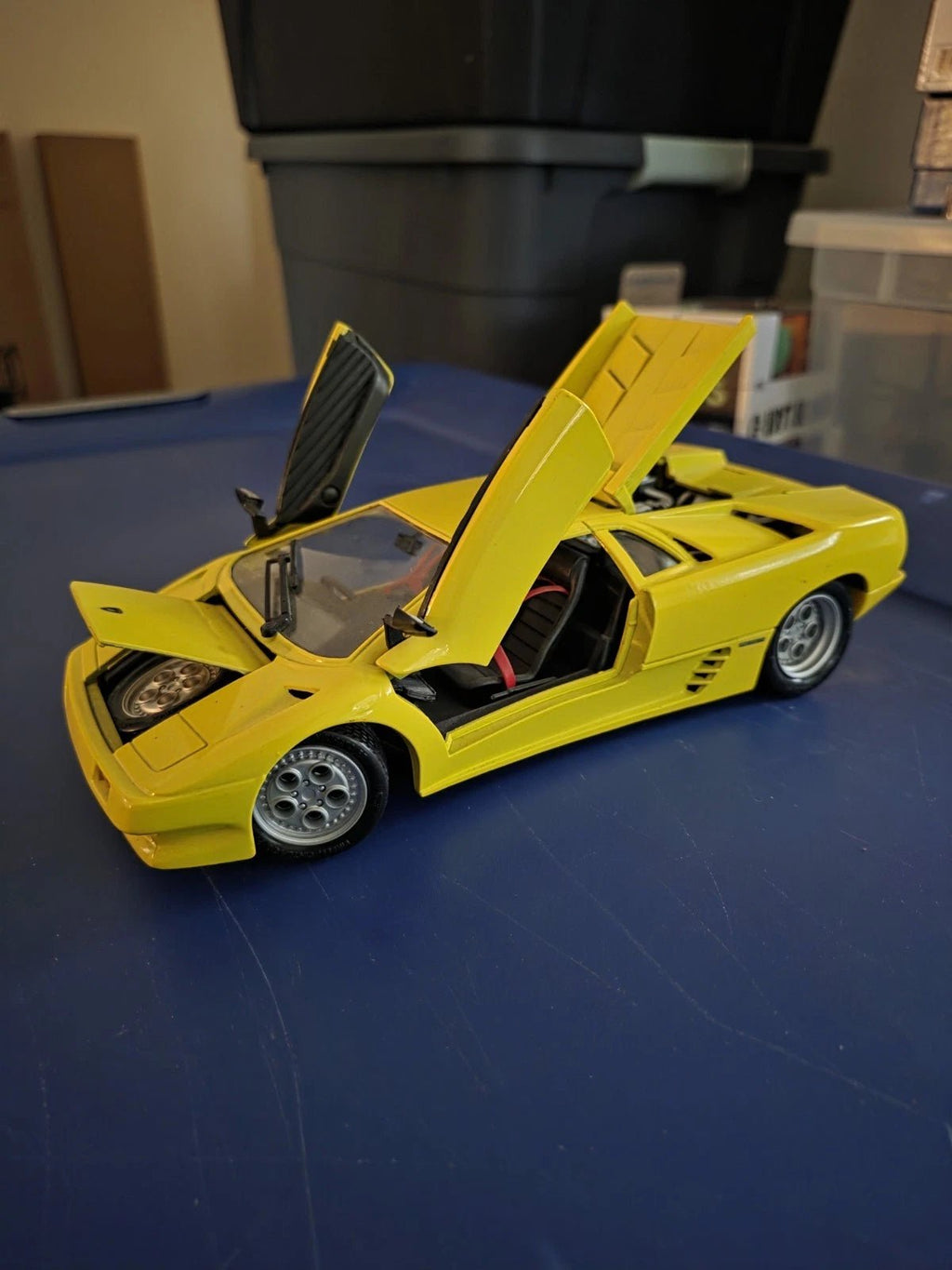 MAISTO SPECIAL EDITION 1994/1995 LAMBORGHINI SE!!! 1/18TH SCALE - Grown Up Kids