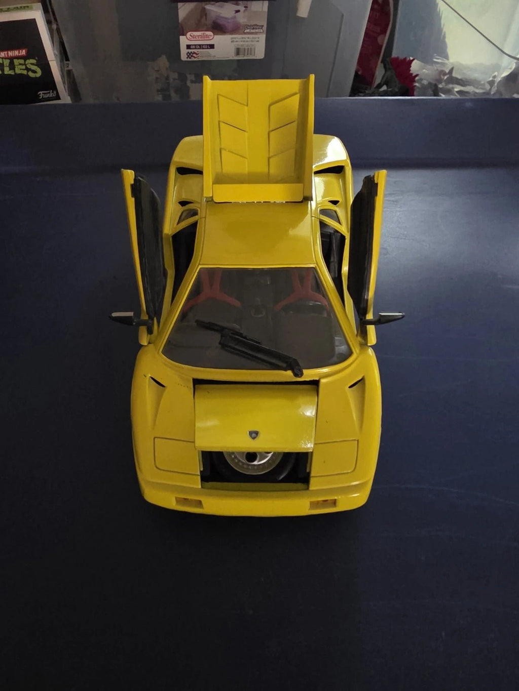 MAISTO SPECIAL EDITION 1994/1995 LAMBORGHINI SE!!! 1/18TH SCALE - Grown Up Kids