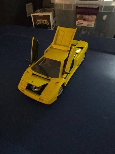 MAISTO SPECIAL EDITION 1994/1995 LAMBORGHINI SE!!! 1/18TH SCALE - Grown Up Kids