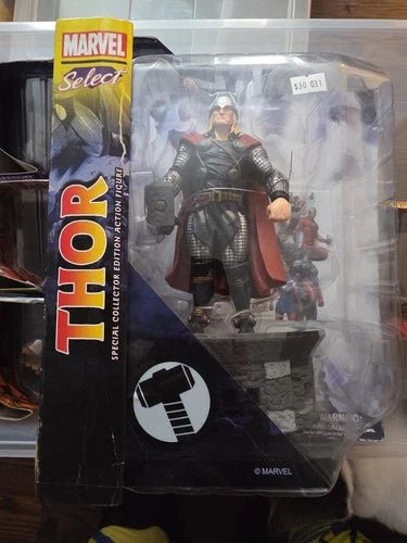 OCT073173: Diamond Select Toys Marvel Select THOR Action Figure - Grown Up Kids