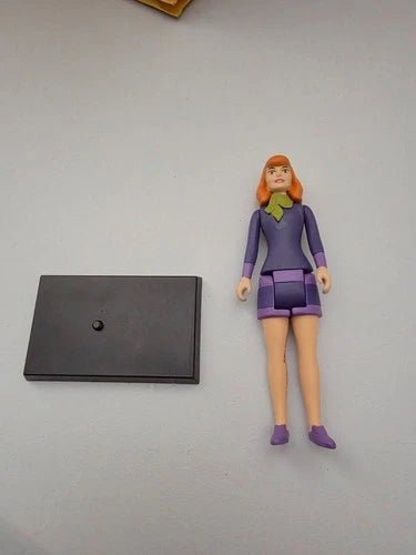Officially Licensed Mezco Toyz Scooby Doo Scooby Doo Friends & Foes Box Set - Grown Up Kids