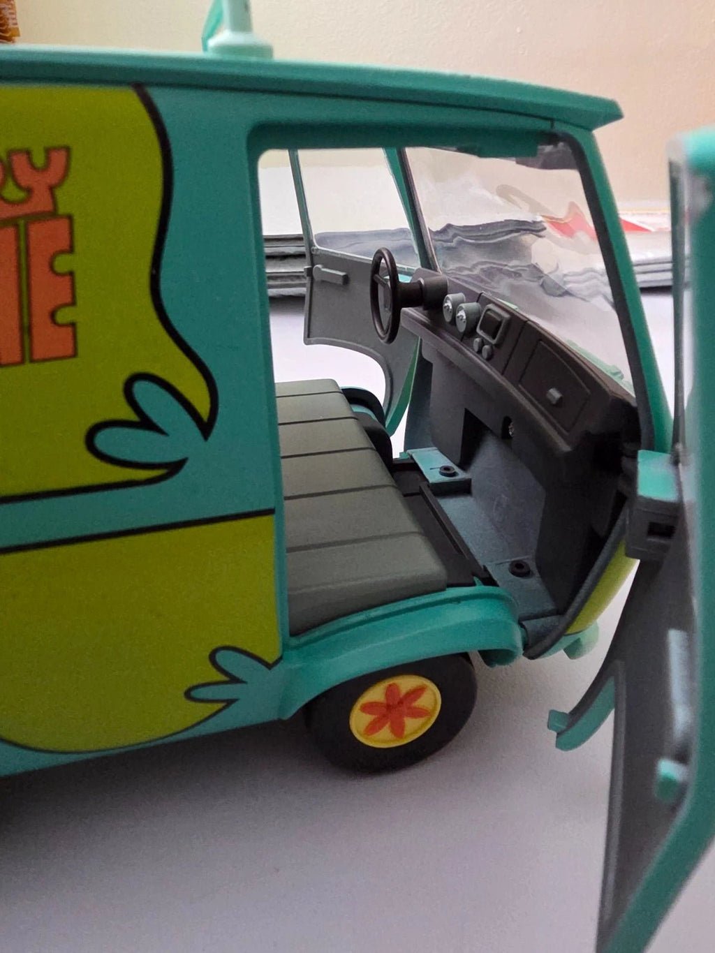 Officially Licensed Mezco Toyz Scooby Doo Scooby Doo Friends & Foes Box Set - Grown Up Kids