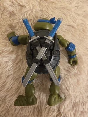 Playmates Teenage Mutant Ninja Turtles: Leonardo 1988 Remastered 4 inch Action - Grown Up Kids