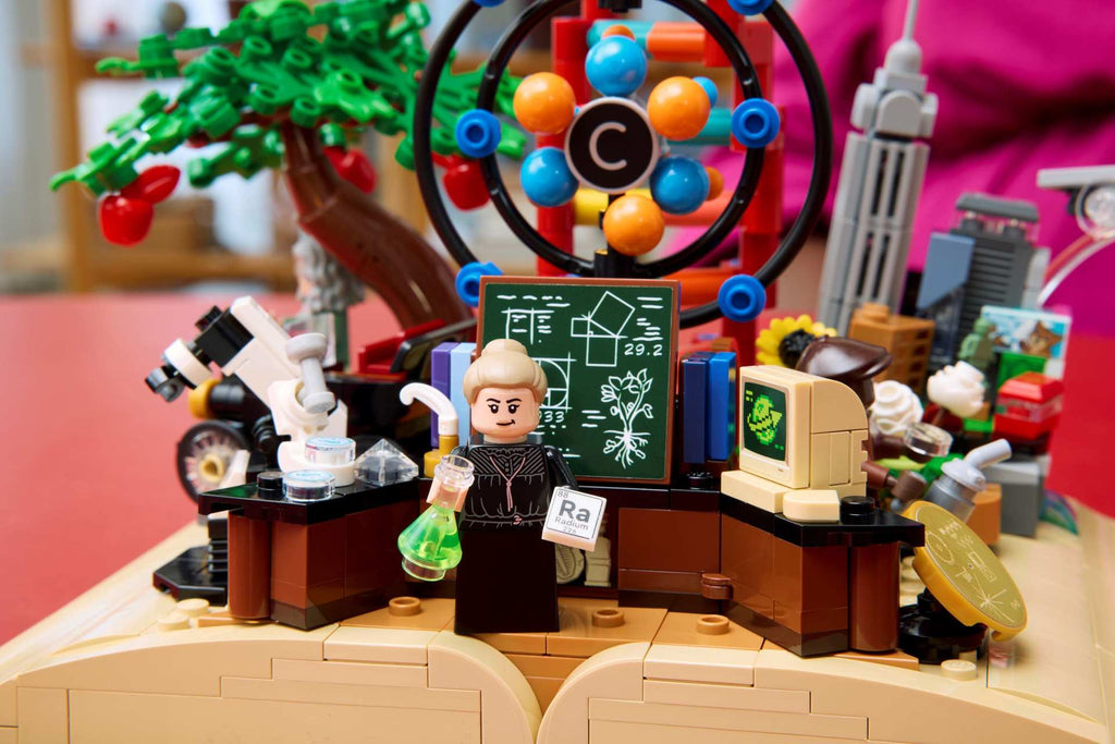 LEGO Ideas 21355 Evolution of STEM – Featuring Marie Curie, Isaac Newton & George Washington Carver