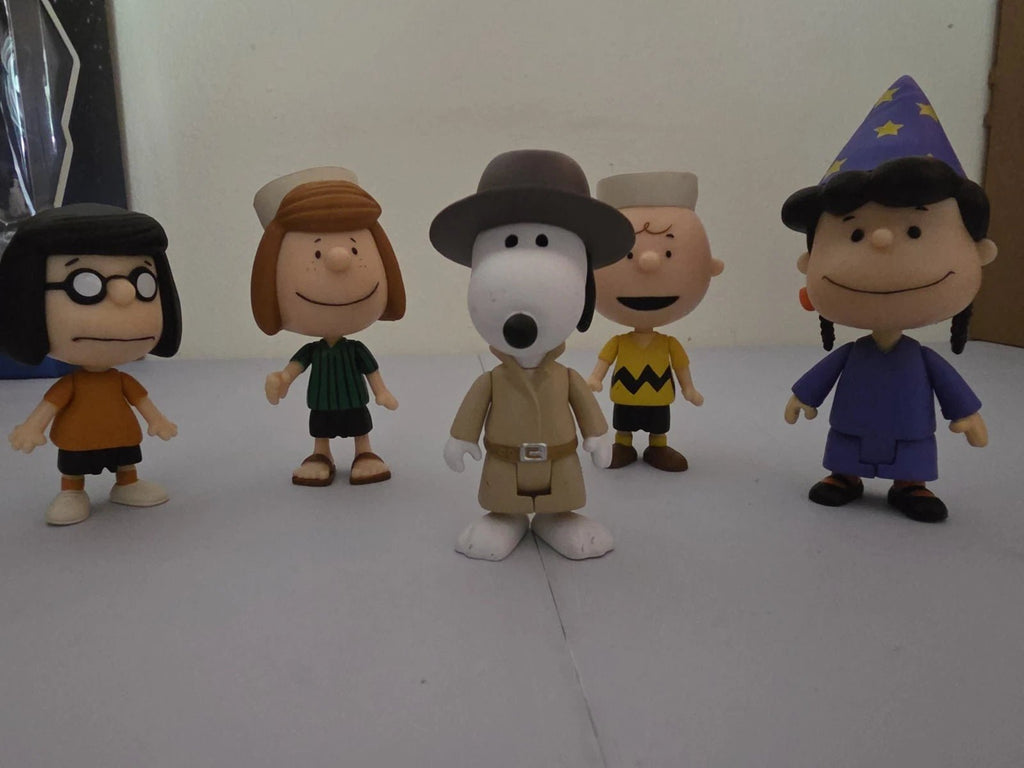 Super7 ReAction Peanuts Wave Snoopy Charlie Lucy Pepperment Patty Marcie - Grown Up Kids