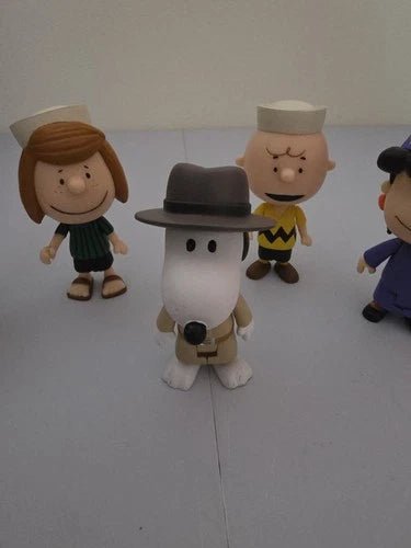 Super7 ReAction Peanuts Wave Snoopy Charlie Lucy Pepperment Patty Marcie - Grown Up Kids