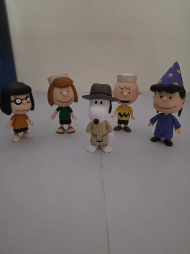 Super7 ReAction Peanuts Wave Snoopy Charlie Lucy Pepperment Patty Marcie - Grown Up Kids